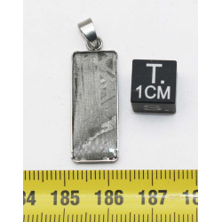 Collier pendentif météorite Aletaï dans une boite avec un cordon en cuir (Chine - 045 **)