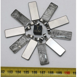 Collier pendentif météorite Aletaï dans une boite avec un cordon en cuir (Chine - 045 **)