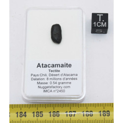 Tectite Atacamaite dans une boite (Chili - 0.54 gramme - 011 **)