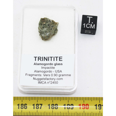 Fragment de trinitite dans une boîte - Verre d Alamogordo (USA - 0.90 gramme - 092*)