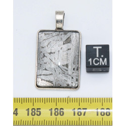 Collier pendentif météorite Aletaï dans une boite avec un cordon en cuir (Chine - 052 **)