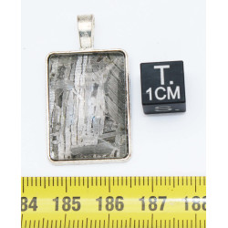 Collier pendentif météorite Aletaï dans une boite avec un cordon en cuir (Chine - 053 **)