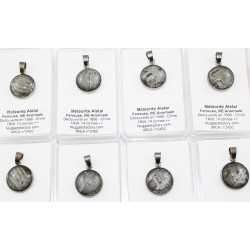 Collier pendentif météorite Aletaï dans une boite avec un cordon en cuir (Chine - 057**)