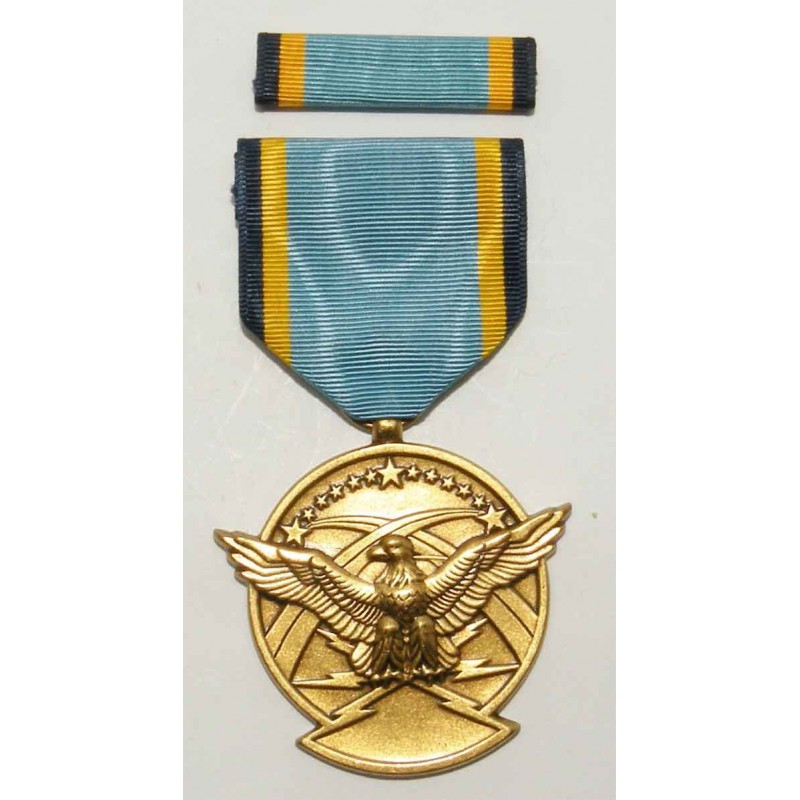 Decoration / Medaille USA pour merite  ( 093 )