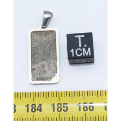 Collier pendentif météorite Aletaï dans une boite avec un cordon en cuir (Chine - 068**)