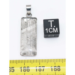 Collier pendentif météorite Aletaï dans une boite avec un cordon en cuir (Chine - 069**)