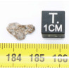Météorite Lunaire Laâyoune 002 dans une boite Feld Breccia ( Maroc - 0.35 gramme - 062 ** )