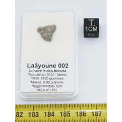 Météorite Lunaire Laâyoune 002 dans une boite Feld Breccia ( Maroc - 0.80 gramme - 068 ** )