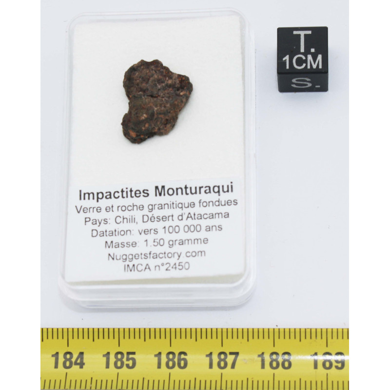 Impactite du cratère de Monturaqui dans une boite (Chili - 1.50 gramme - 005 **)
