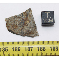 Tranche de météorite Vinales dans une boite - Chondrite L6 ( 1.92 gr - 005 ** )