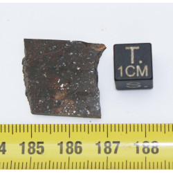 Tranche de Météorite Kumtag 002 dans une boite - Chondrite L4( Chine - 3.10 grammes -  001 ** )
