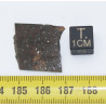 Tranche de Météorite Kumtag 002 dans une boite - Chondrite L4( Chine - 3.10 grammes -  001 ** )
