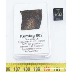 Tranche de Météorite Kumtag 002 dans une boite - Chondrite L4( Chine - 3.10 grammes -  001 ** )