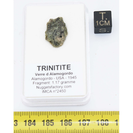 Fragment de trinitite dans une boîte - Verre d Alamogordo (USA - 1.17 gramme - 060*)