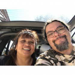 Talon de Météorite JAH 933 dans une boite Chondrite H3 (Oman - 4.30 grammes - 004** )