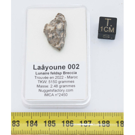 Météorite Lunaire Laâyoune 002 dans une boite Feld Breccia (Maroc - 2.48 grammes - 070 **)