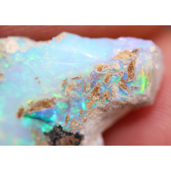 Opale Welo brute dans une boite ( 1.89 gramme - 004**)