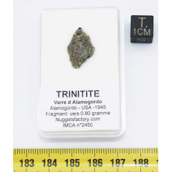 Fragment de trinitite dans une boite - Verre d Alamogordo ( USA - 0.80 grammes -  103 * )