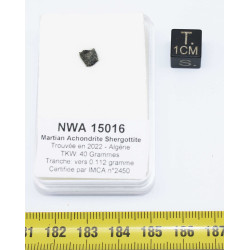 Tranche de Météorite NWA 15016 dans une boite - Martienne Ach Shergottite (Algérie - 0.112 gramme - 027 **)