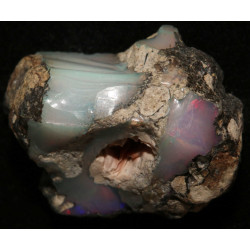 Opale Welo brute dans une boite ( 2.7 grammes - 013**)