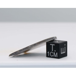 Tranche de Météorite Sericho - Pallasite ( Kenya -  2.35 grammes - 009** )