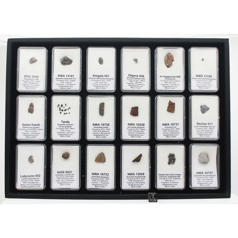 Collection de 18 météorites dans des boites avec un plateau (008 **)