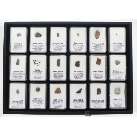 Collection de 18 météorites dans des boites avec un plateau (008 **)