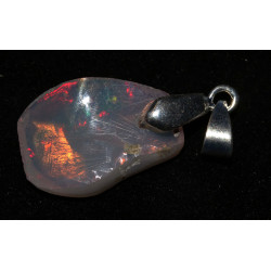 Pendentif en Opale Welo brute dans une boite ( 1.98 gramme - 019**)