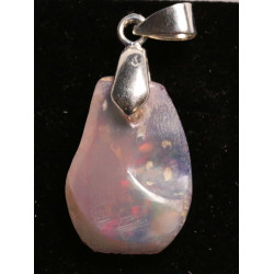 Pendentif en Opale Welo brute dans une boite ( 1.98 gramme - 019**)