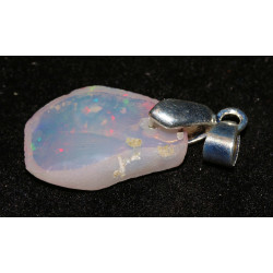 Pendentif en Opale Welo brute dans une boite ( 1.98 gramme - 019**)