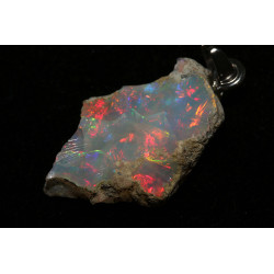 Pendentif en Opale Welo brute dans une boite ( 3.77 grammes - 018**)
