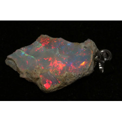 Pendentif en Opale Welo brute dans une boite ( 3.77 grammes - 018**)