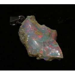 Pendentif en Opale Welo brute dans une boite ( 3.77 grammes - 018**)