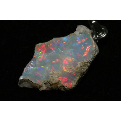 Pendentif en Opale Welo brute dans une boite ( 3.77 grammes - 018**)