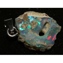 Pendentif en Opale Welo brute dans une boite ( 2.36 grammes - 021**)