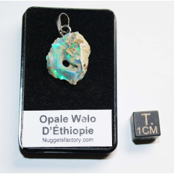 Pendentif en Opale Welo brute dans une boite ( 2.36 grammes - 021**)