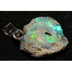 Pendentif en Opale Welo brute dans une boite ( 2.36 grammes - 021**)