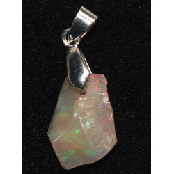 Pendentif en Opale Welo brute dans une boite ( 1.65 gramme - 022**)