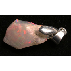 Pendentif en Opale Welo brute dans une boite ( 1.65 gramme - 022**)