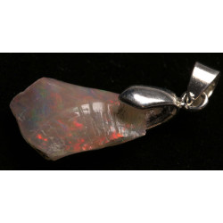 Pendentif en Opale Welo brute dans une boite ( 1.65 gramme - 022**)