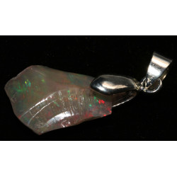 Pendentif en Opale Welo brute dans une boite ( 1.65 gramme - 022**)