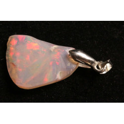 Pendentif en Opale Welo brute dans une boite ( 1.68 gramme - 025**)