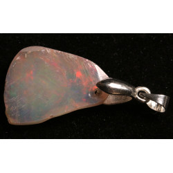 Pendentif en Opale Welo brute dans une boite ( 1.68 gramme - 025**)