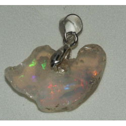 Pendentif en Opale Welo brute dans une boite ( 1.04 gramme - 028**)
