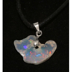Pendentif en Opale Welo brute dans une boite ( 1.04 gramme - 028**)