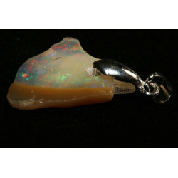 Pendentif en Opale Welo brute dans une boite ( 1.85 gramme - 029**)