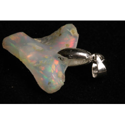 Pendentif en Opale Welo brute dans une boite ( 1.46 gramme - 030**)