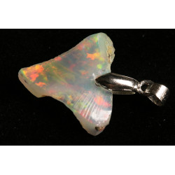 Pendentif en Opale Welo brute dans une boite ( 1.46 gramme - 030**)