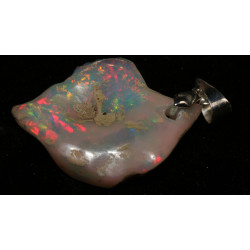 Pendentif en Opale Welo brute dans une boite ( 1.51 gramme - 031**)