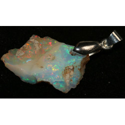 Pendentif en Opale Welo brute dans une boite ( 1.99 grammes - 032**)